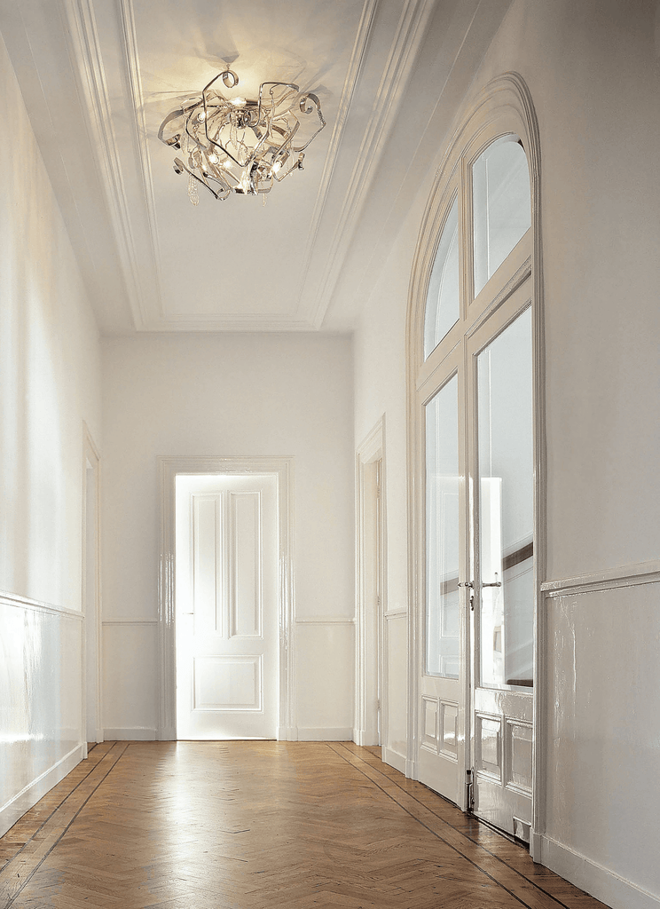 Modern sculptural Delphinium Chandelier Round with multiple light sources